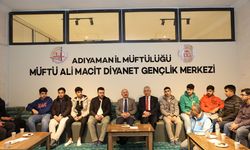 Vali Varol,Diyanet Gençlik Merkezi'nde gençlerle buluştu