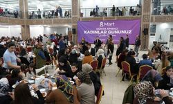 Tutdere 8 Mart etkinliğinde kadınlarla bir araya geldi