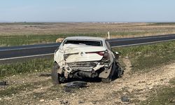 Şanlıurfa'da devrilen otomobildeki 2 kişi yaralandı