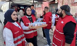 Türk Kızılay, her gün 300 kişiye iftar yemeği ulaştırıyor