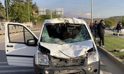 Gaziantep'te ata çarpan otomobildeki 2 polis yaralandı