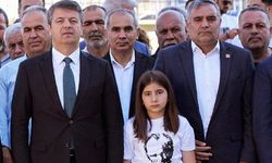 CHP Üyeleri Atatürk anıtına çelenk bıraktı