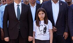 Adıyaman’da CHP Üyeleri Atatürk anıtına çelenk bıraktı 