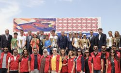 Bakan Bak, Cup Tenis Turnuvası'nın kupa törenine katıldı