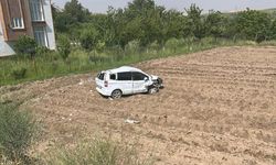 Batman'da devrilen hafif ticari araçtaki 1'i çocuk 2 kişi yaralandı
