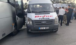 Batman'da minibüs ile midibüsün çarpıştığı kazada 7 kişi yaralandı