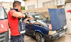 Besni'de yanan otomobilde hasar oluştu
