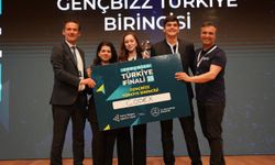 Bilfen Üsküdar Fen Lisesi öğrencileri "Yılın Girişimi" ödülü kazandı