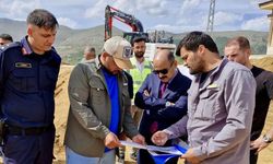 Çelikhan Kaymakamı Altınöz, köy tipi deprem konutlarını inceledi