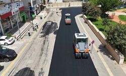 Mardin Büyükşehir Belediyesi Artuklu ilçesinde asfalt çalışmalarını sürdürüyor
