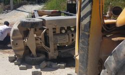 Mardin'de devrilen forkliftin altında kalan sürücü öldü