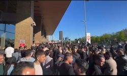 Mehmet Metiner, Sırrı Süreyya Önder’in vefat ettiği hastane önünde yuhalandı  - Videolu Haber