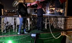 Halatı kopan duba restorana itfaiye ekipleri müdahale etti