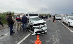 Şanlıurfa Minibüs ile otomobil çarpıştı 5 yaralı