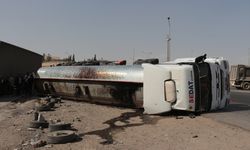 Şırnak'ta devrilen tırın sürücüsü yaralandı