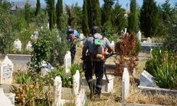 Adıyaman'da Bayram Öncesi Mezarlık temizliği Çalışması