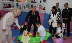 Depremde ölen "Öğretmen ve Kızının Adı Okulda Yaşatılacak"