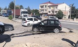 Gölbaşı'nda iki otomobil çarpıştı 4 yaralı