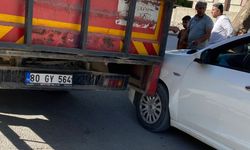 Adıyaman’da meşrubat kamyonu ile otomobil çarpıştı!