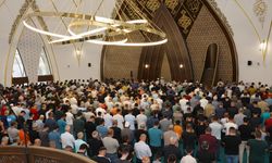 Adıyaman'da yüzlerce kişi bayram namazı için saf tuttu