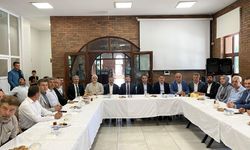 Besni'de Protokol Vatandaşlarla Bayramlaştı