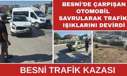Besni’de Çarpışan Otomobil Savrularak Trafik Işıklarını Devirdi