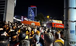 CHP'den  Akit TV önünde siyah çelenkli protesto