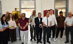 Depremde kaybettikleri sınıf arkadaşları adına kütüphane kurdular