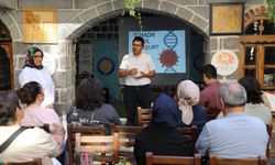 "Bilim Kafe" etkinliğinde tümörün nasıl oluştuğu anlatıldı