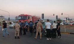 Tırla otomobilin çarpıştığı kazada 2 kişi yaralandı