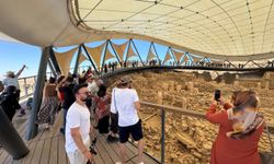 Göbeklitepe'de ziyaretçi yoğunluğu yaşanıyor