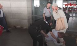 Hacdan dönen anne ve babasını ayaklarına kapanarak karşıladı