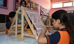 İlkokulda kilim dokuma etkinliği