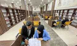Muhtar, mahallesindeki öğrenciler ile AFAD'a gönüllü hizmet