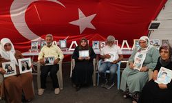 Oturma eylemi yapan babaların tek isteği evlatlarına kavuşmak
