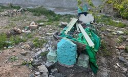 Rıfat Baba’nın türbesi enkaz halinde kaldı: Torunundan çağrı