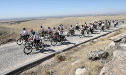 160 bisiklet tutkunu Göbeklitepe'ye pedal çevirdi