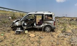 Şanlıurfa'da şarampole devrilen hafif ticari araçtaki 4 kişi yaralandı