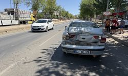 Şanlıurfa'da tırın çarptığı otomobildeki 6 kişi yaralandı