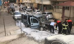 Siirt'te park halindeki hafif ticari araçta çıkan yangın söndürüldü