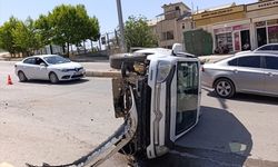 Şırnak'ta refüje çarpan araçtaki 2 kişi yaralandı
