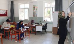 Batmanlı kadınlar,  okuma yazma öğreniyor