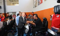 Adıyaman’da engelli vatandaşlara akülü sandalye desteği