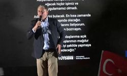 CHP’li Ulaş Karasu sahneden düşerek yaralandı