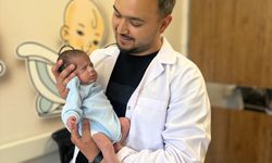 905 gram doğan bebek 2 aylık tedaviyle hayata tutundu
