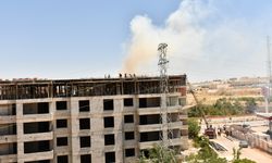 Besni’de 6 katlı inşaatın son katında yangın çıktı
