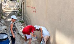 Çermik'te TÜGVA gönüllüsü çocuklar hayvanlar için atıktan suluk yaptı