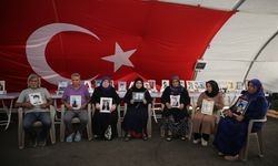 Diyarbakır anneleri, örgütün silah bırakmasından memnun