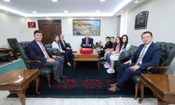 Mardin Valisi, LGS'de tam puan alan öğrencileri ağırladı