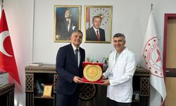 Mardin'de doçentlik ünvanı alan 6 doktora plaket verildi